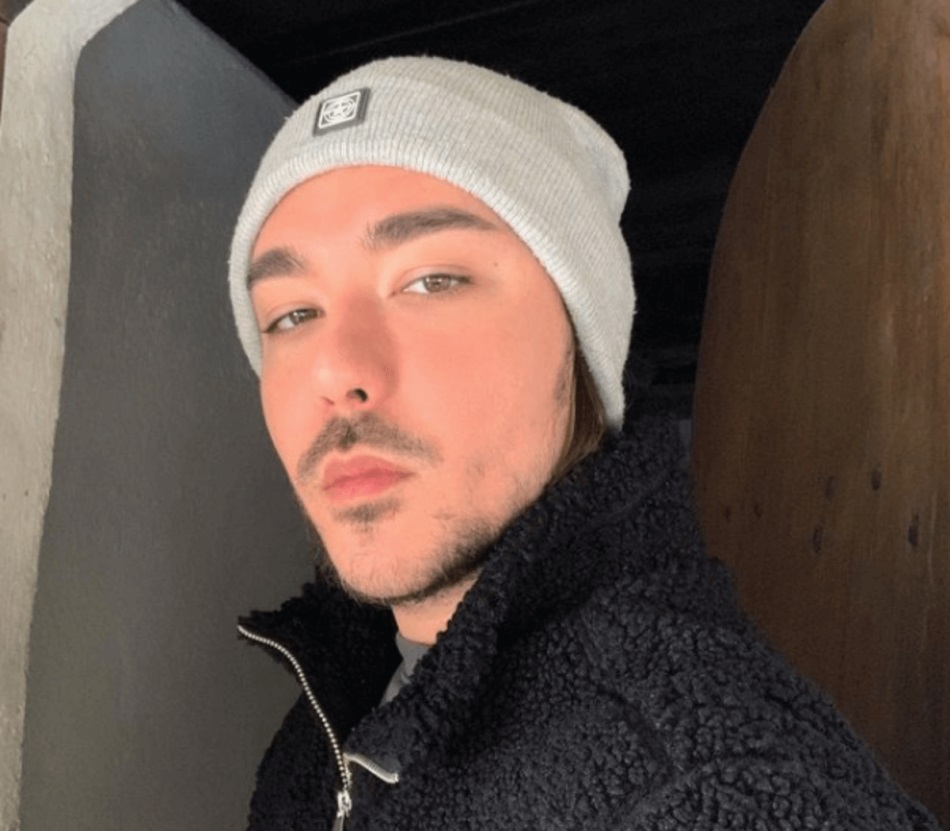 DUGU GUSTU KOSU VEZAO U REP, PUSTIO BRADU: MILAN STANKOVIĆ se pojavio u kafani, A IZGLED JE SVE ŠOKIRAO, više ne liči na sebe