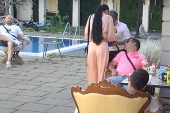 LJUBOMORAN NA SVE ŽIVO, PA ČAK I NA MATORU! Zvezdan pozelenio od muke nakon OVE scene između Matore i Maje – NIJE MU DOBRO (VIDEO)