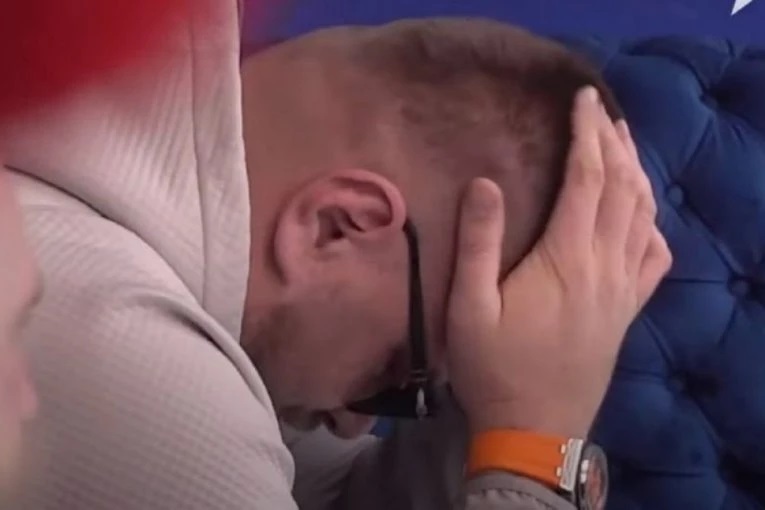 PREKINUT PROGRAM ELITE ZBOG JANJUŠA: Slomio se na komade, cijela Bijela kuća PLAČE! (FOTO)