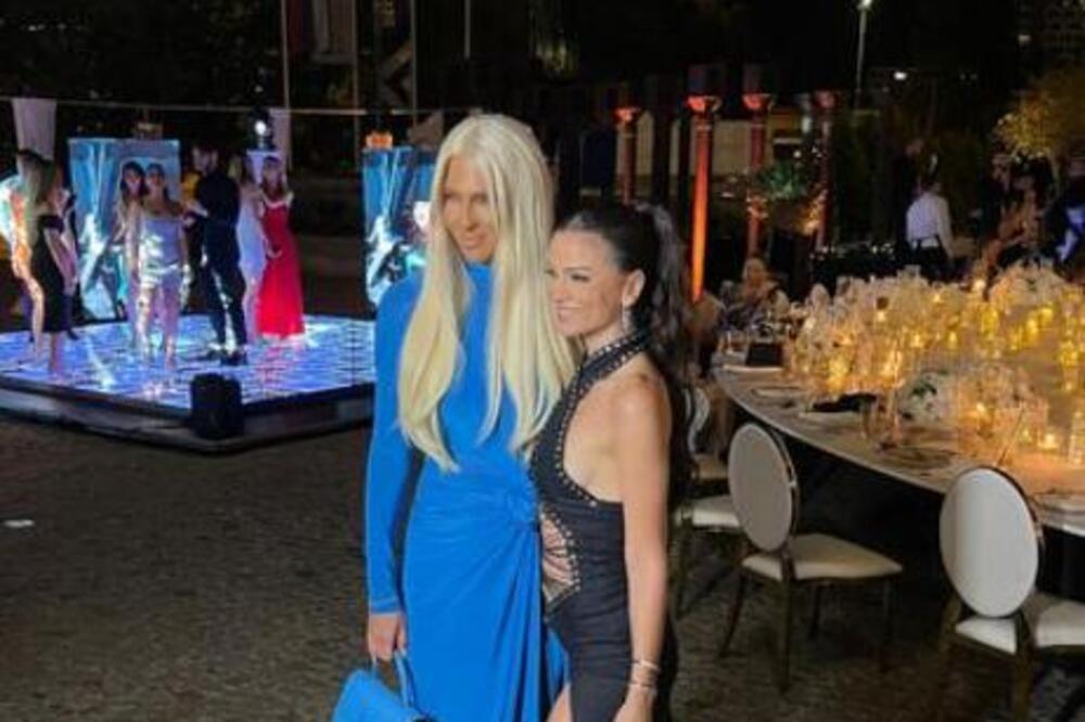 JELENA KARLEUŠA RASPAMETILA STAJLINGOM NA ROĐENDANU MILICE PAVLOVIĆ! Samo jedan komad nakita vrijedi 5.600€: Sija u plavom!